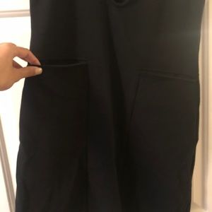 Cute black V neck dress with pockets